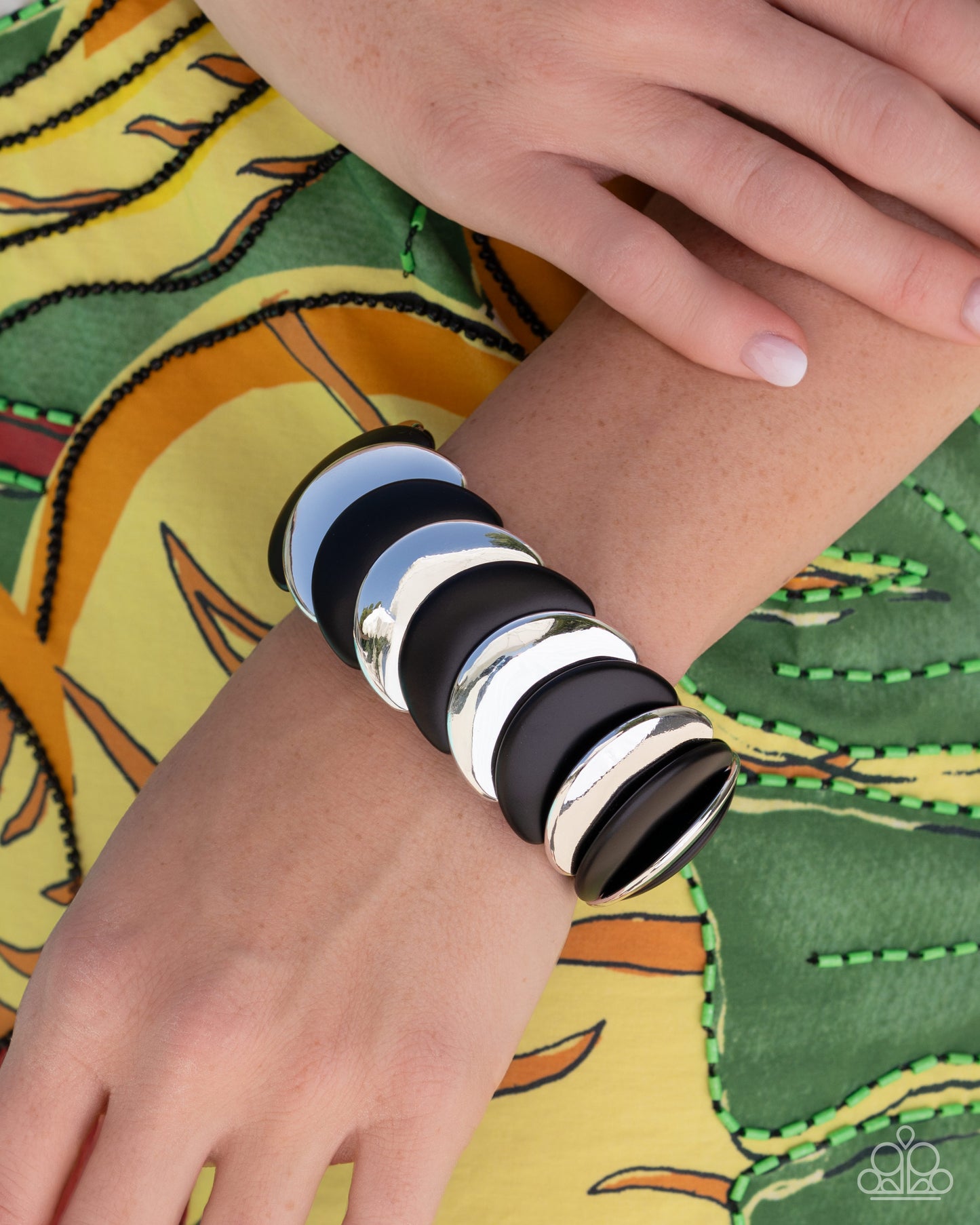 Sleek Surprise - Black Bracelet