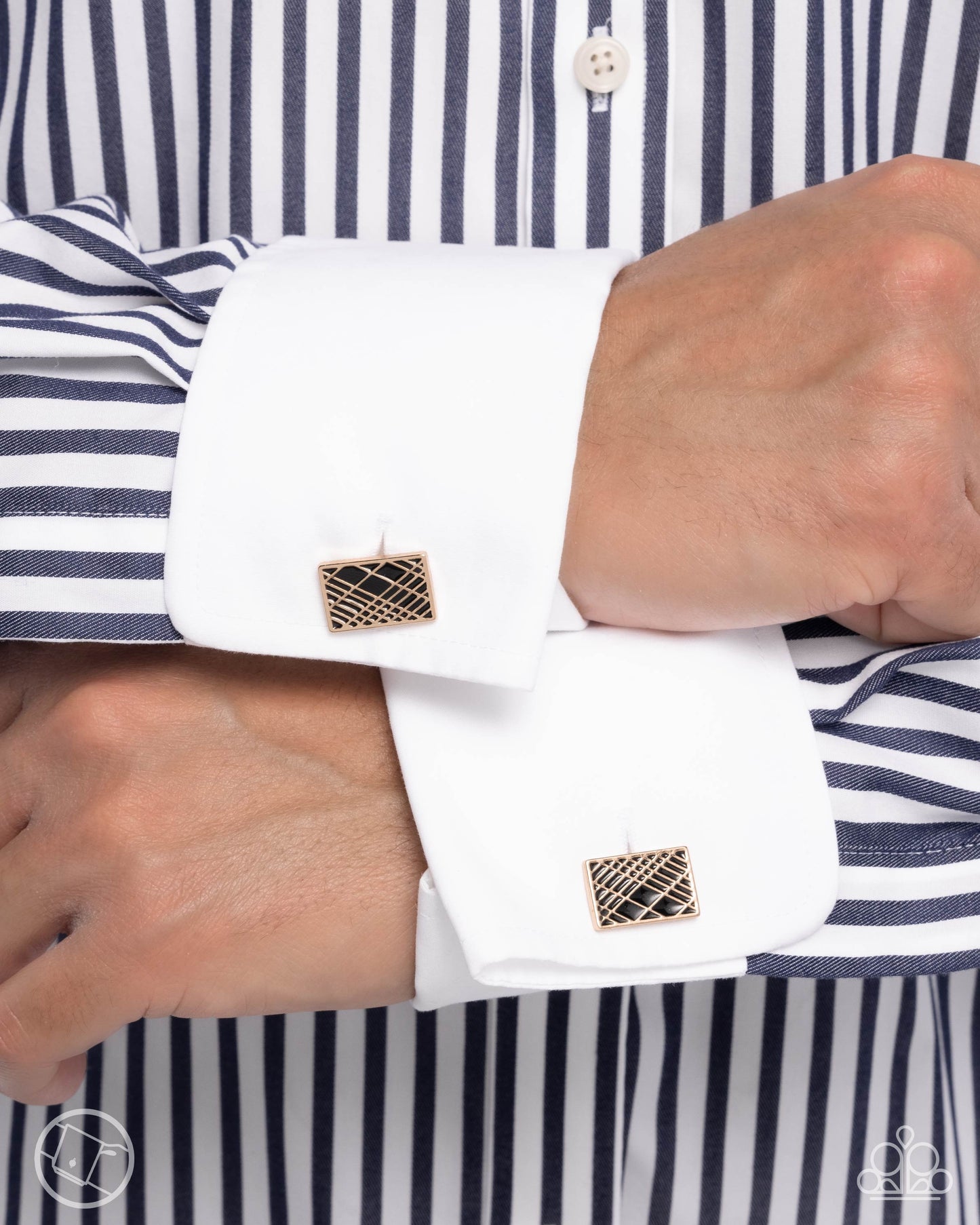 Crisscrossed Captain - Gold Cuff Link