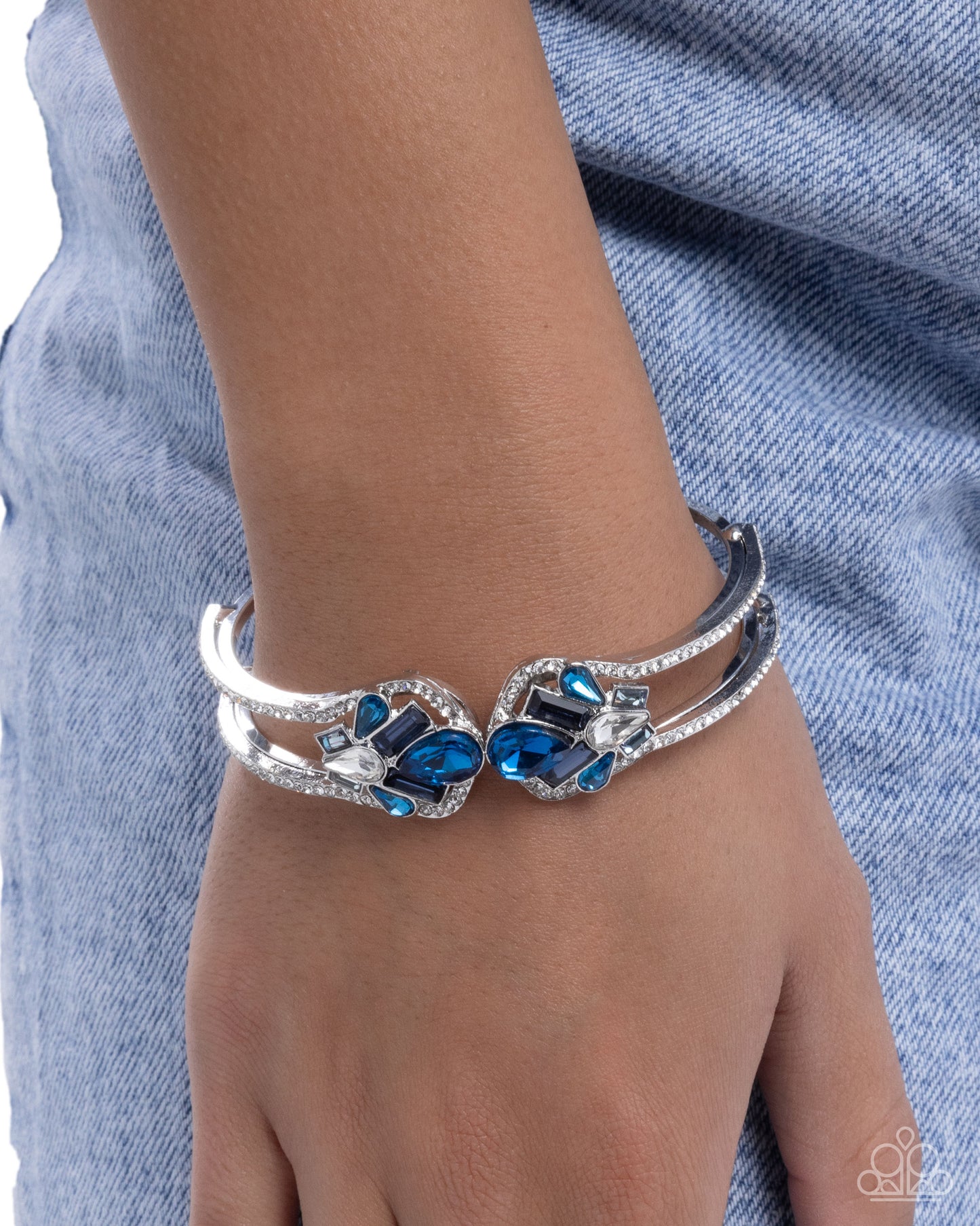 Cosmopolitan Catwalk - Blue Bracelet