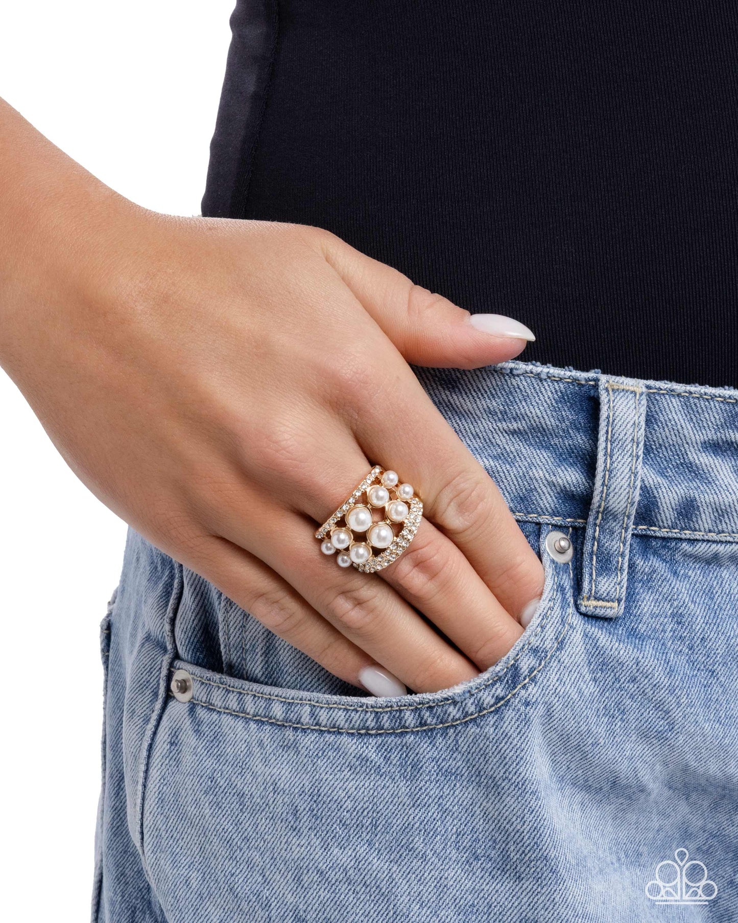 Glossy Gallery - Gold Ring