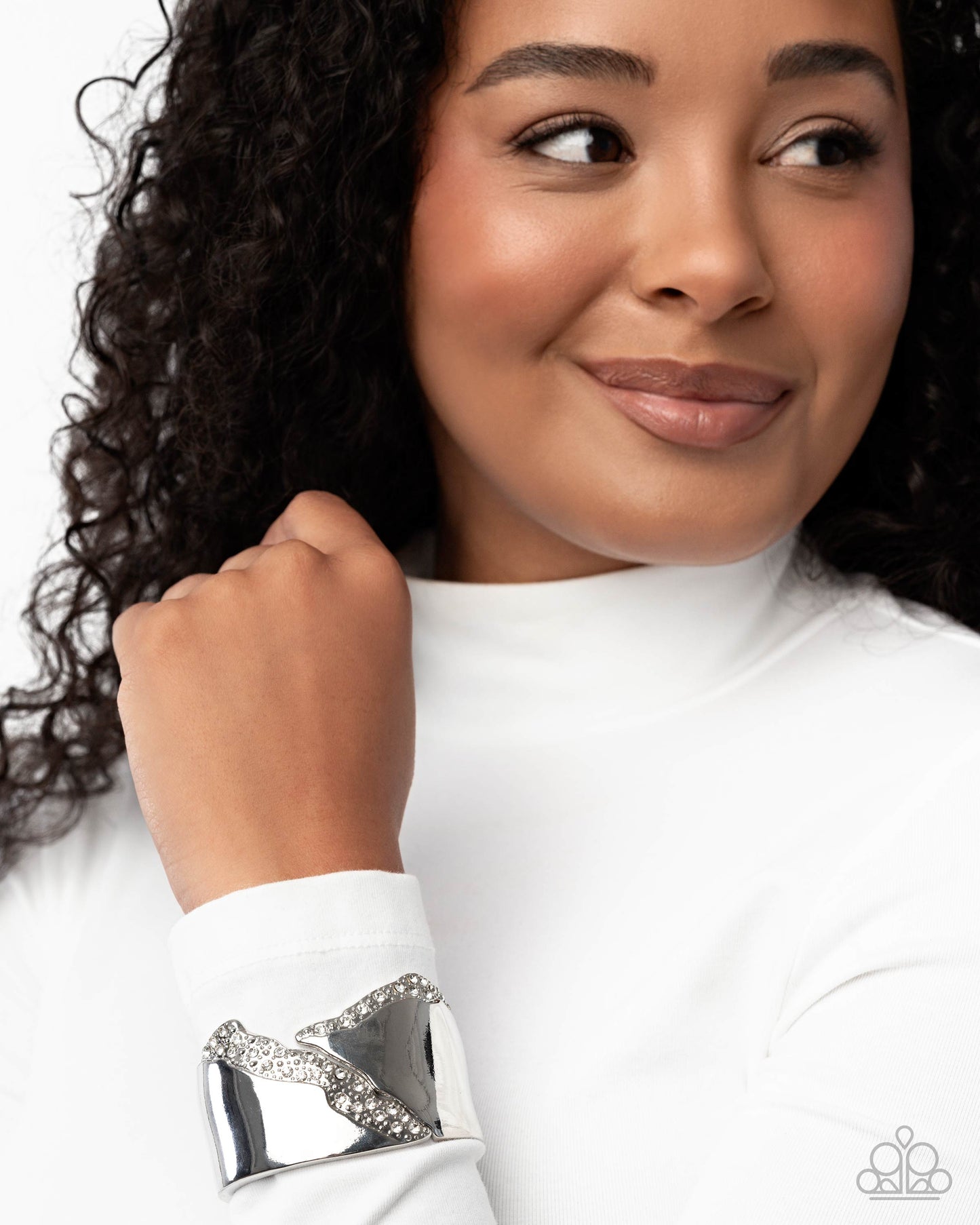 Twinkly Traverse - White Bracelet