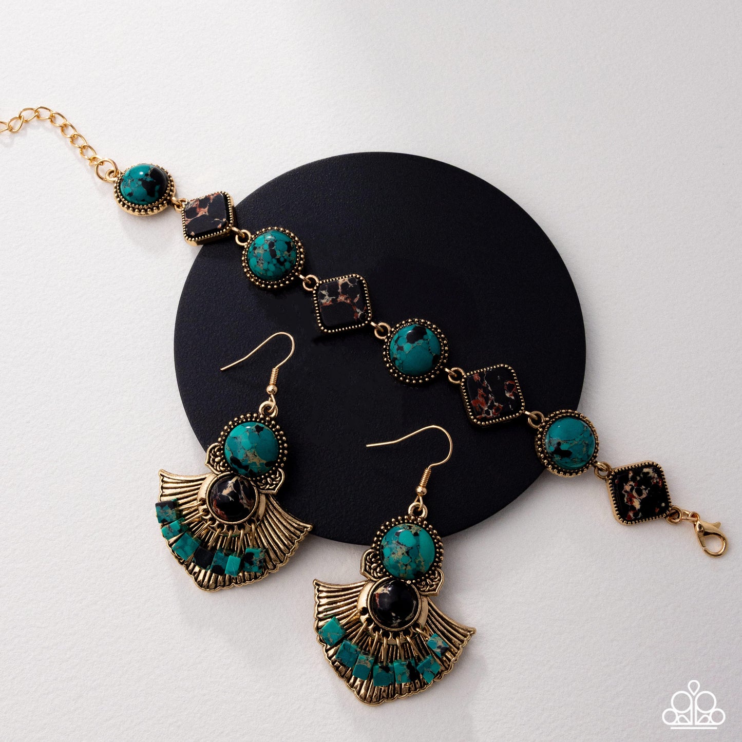 Simply Santa Fe - December 2025 Fashion Fix Set