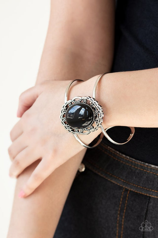 Vibrantly Vibrant - Black Bracelet