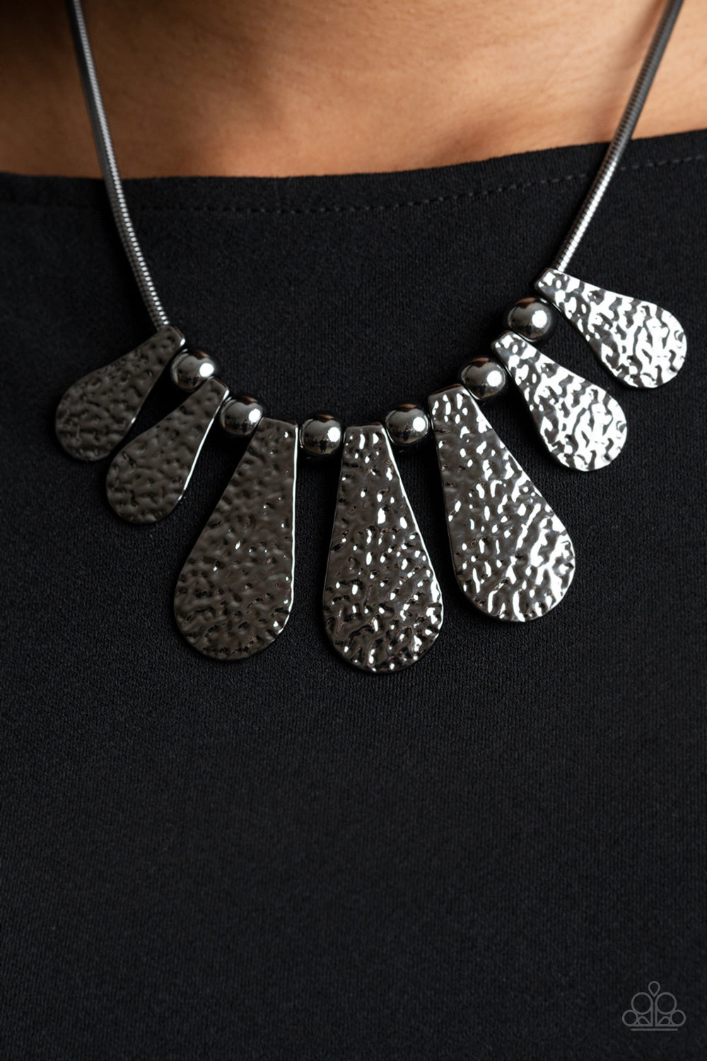 Gallery Goddess - Black Necklace