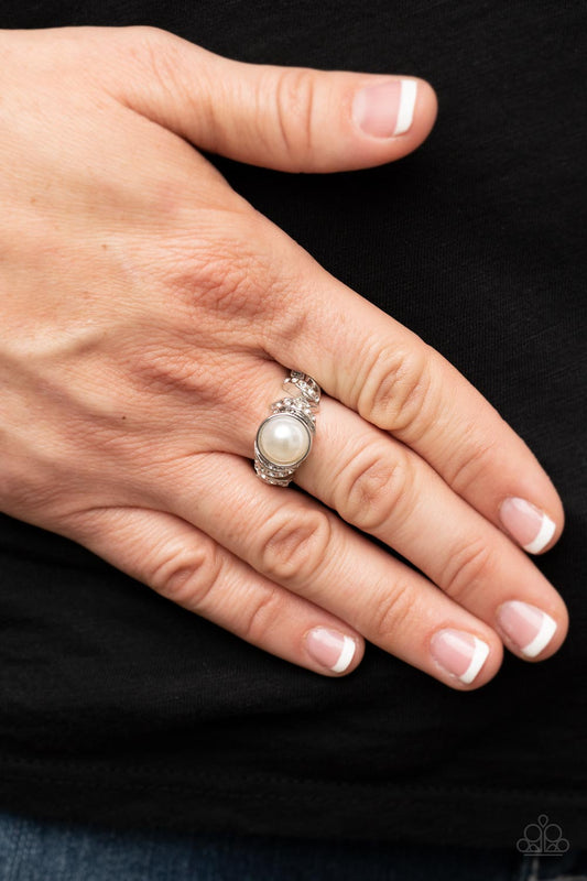 Selfie Status - White Ring